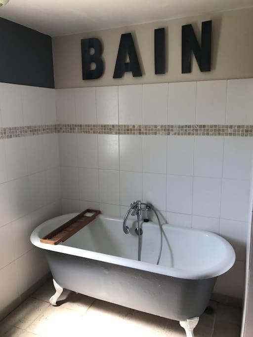 Maison Vendeenne A 5 Min Du Bord De Mer Saint-Hilaire-la-Forêt Exteriör bild